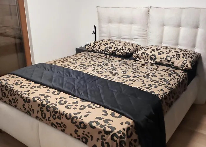 Luxury Marjan Hill With Garage 스플리트