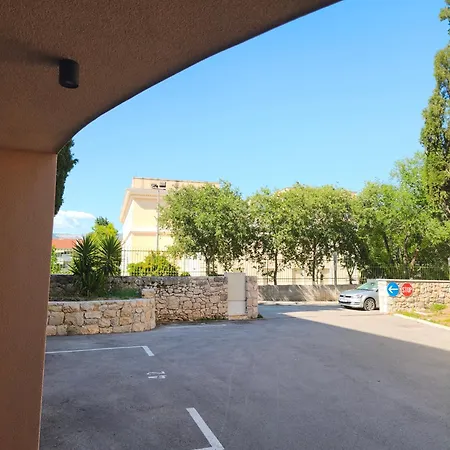 Luxury Marjan Hill With Garage Split