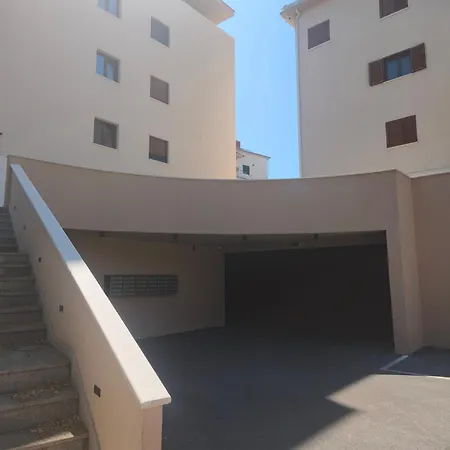 New Luxury In Centar With Private Parking In The Garage Apartment *
